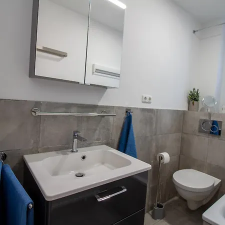 Nautic Lounge - View